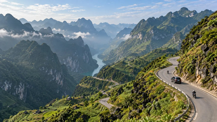 越南河江环线喀斯特山谷与摩托车旅行道路