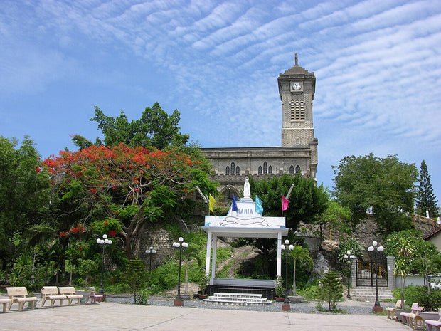 芽莊山石教堂實景