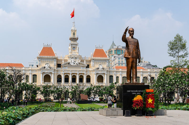 胡志明主席雕像與市政廳廣場實景