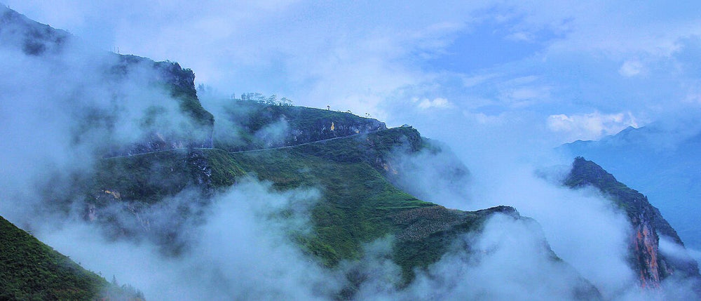 雲霧間的馬皮嶺觀景風景