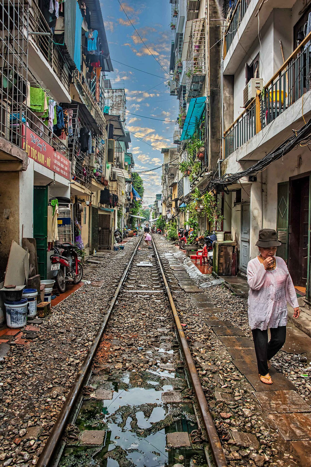 河內鐵道街實景照片：Train Street, Hanoi (49321859652)