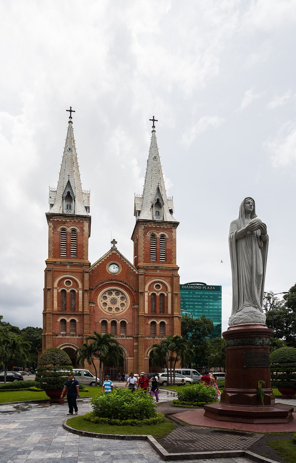西貢聖母聖殿主教座堂實景照片：Basílica de Nuestra Señora, Ciudad Ho Chi Minh, Vietnam, 2013-08-14, DD 04
