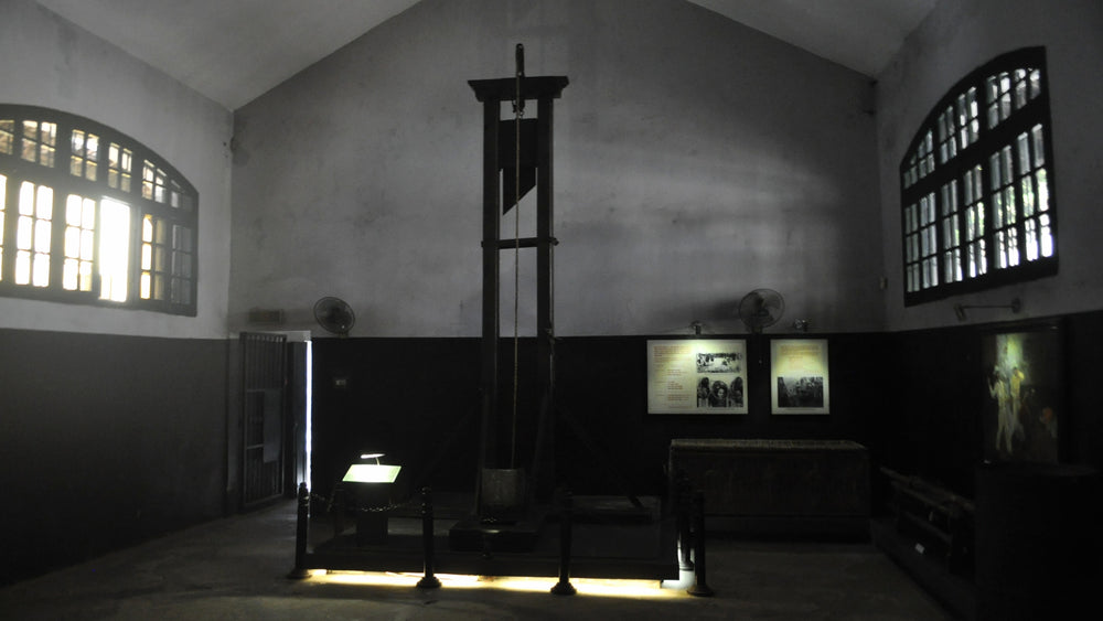 火爐監獄遺跡實景照片：Chopping Block, Hoa Lo Prison, Hanoi (7069181525)