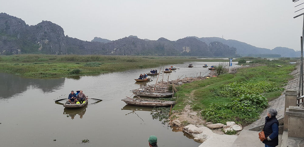 雲龍自然保護區實景照片：Van Long Nature Reserve Lowland Wetland Halong Bay Ninh Binh Limestone Karst Red River Delta