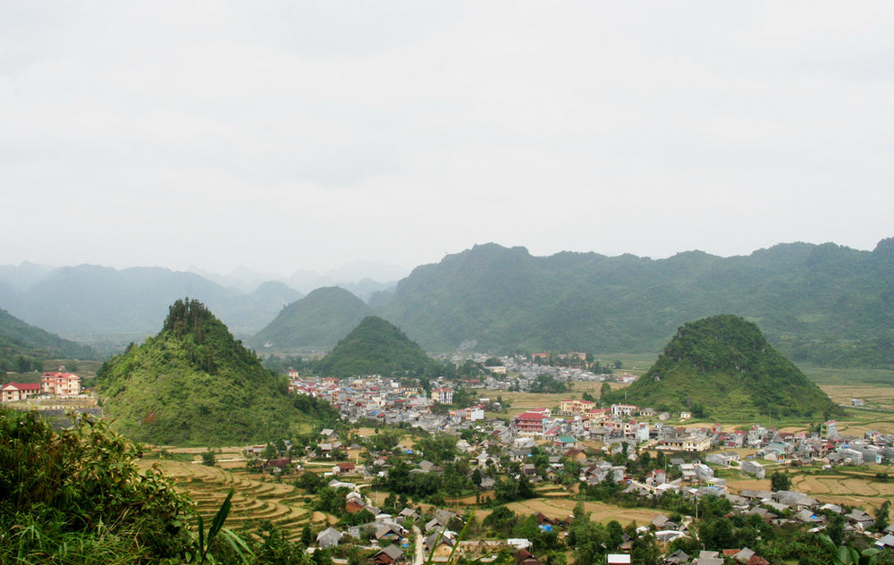 管壩三山市鎮與谷地山丘