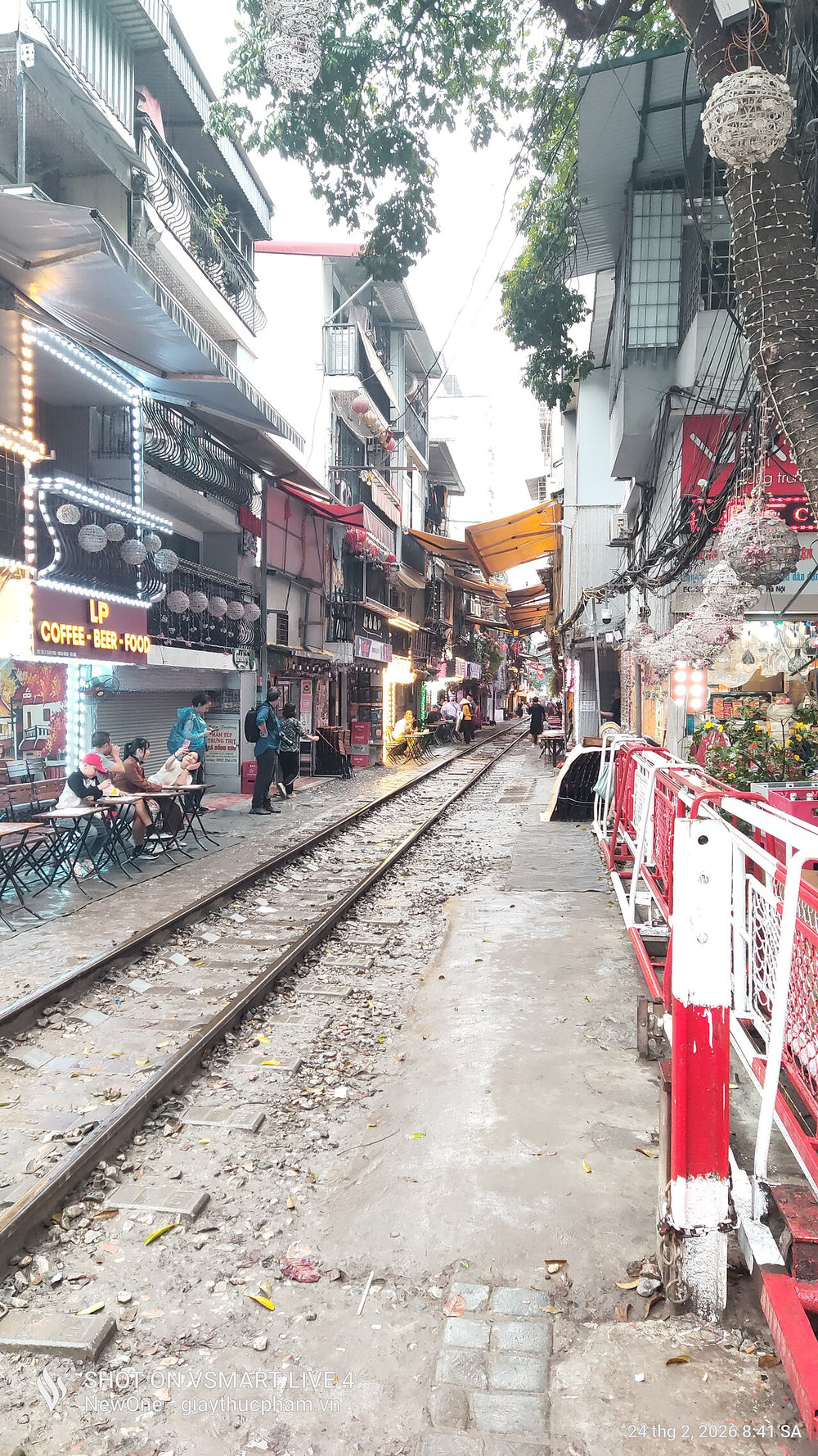 河內鐵道街實景照片：Newone - Hanoi train street with coffee 02