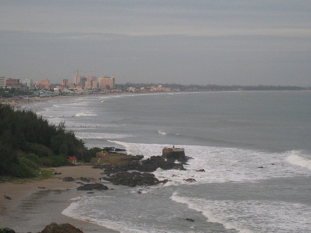 頭頓後灘遠景與海浪