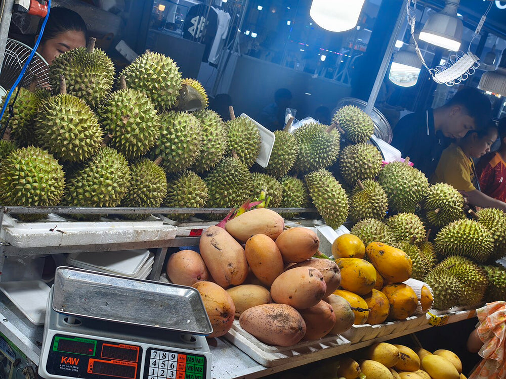 陽東夜市實景照片：Selling fruit in Phu Quoc night market Vietnam