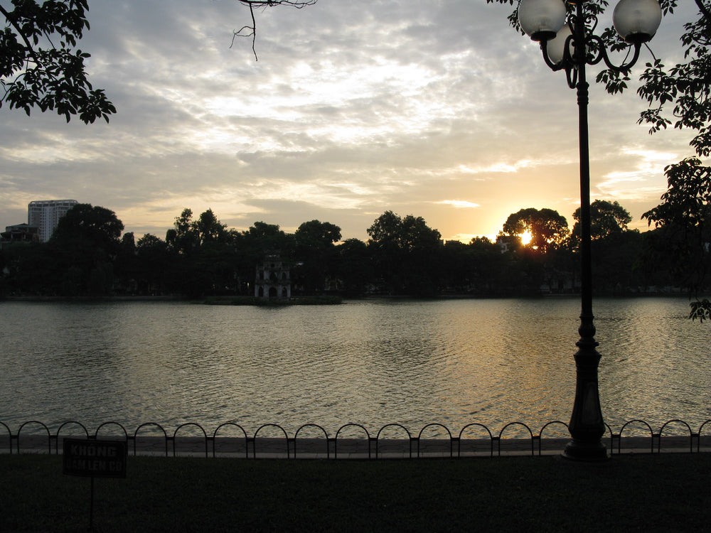 還劍湖與玉山祠實景照片：Evening at Hoan Kiem Lake (4856561974)