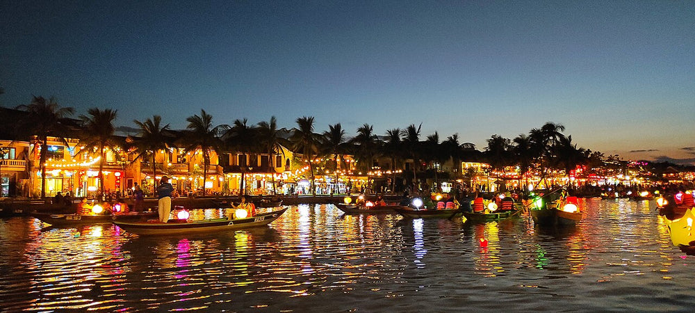 會安夜市與河岸散步實景照片：Thu Bồn River at night - Hội An 2022
