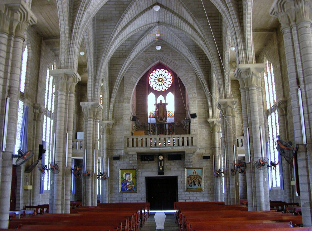 芽莊山石教堂實景照片：Nha Trang Cathedral, Back Inside