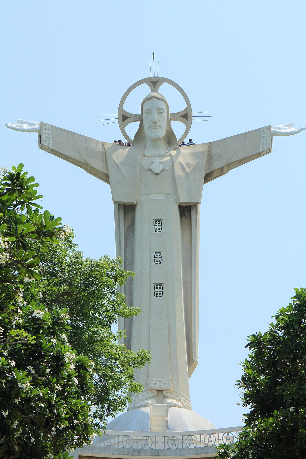 頭頓耶穌基督像實景照片：Phường 2, tp. Vũng Tàu, Bà Rịa - Vũng Tàu, Việt Nam Tượng Chúa Giêsu Kitô - panoramio