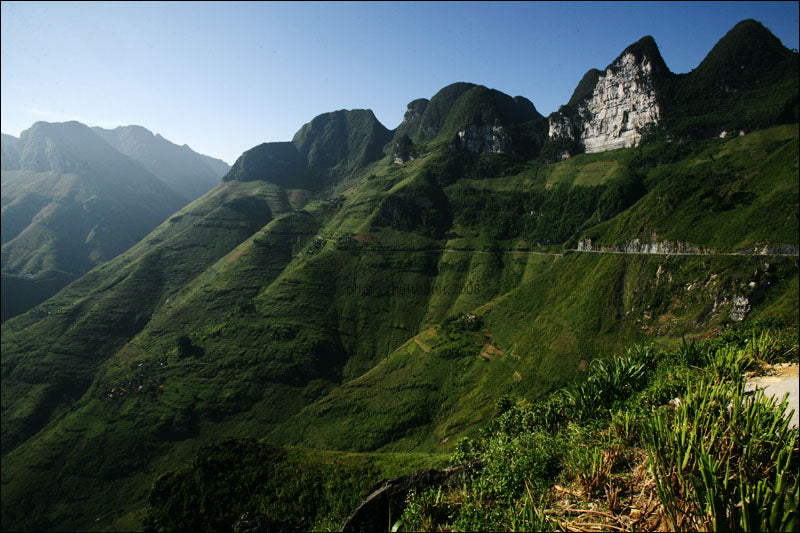 馬皮嶺的石灰岩山壁與山路