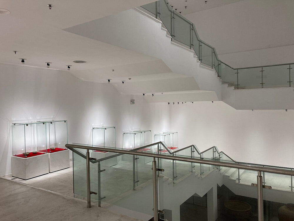 廣寧博物館實景照片：Quang Ninh Museum ceramic and pottery staircase exhibition