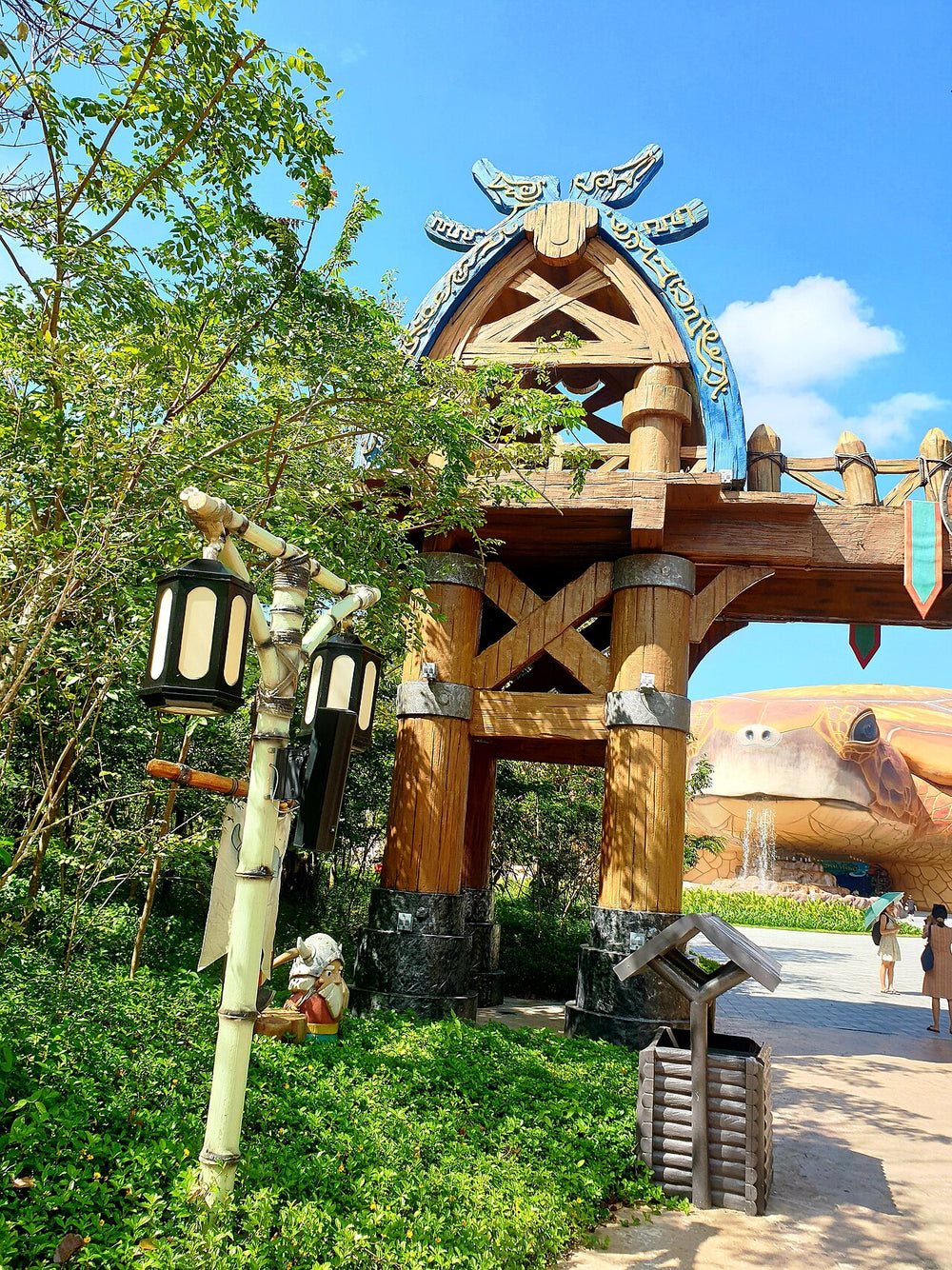 富國島 VinWonders 奇幻樂園實景照片：PQ 2022, Ngôi làng phép thuật (Làng Viking, cổng làng) (3)