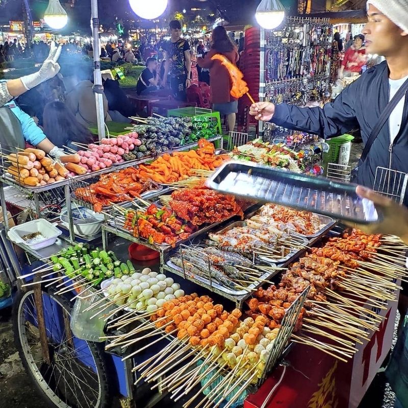 芽莊夜市旅行素材中的餐食攤位