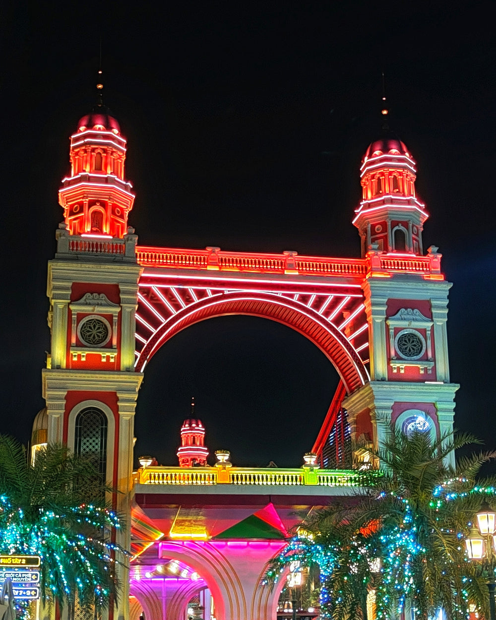 Grand World 的夜間建築景觀